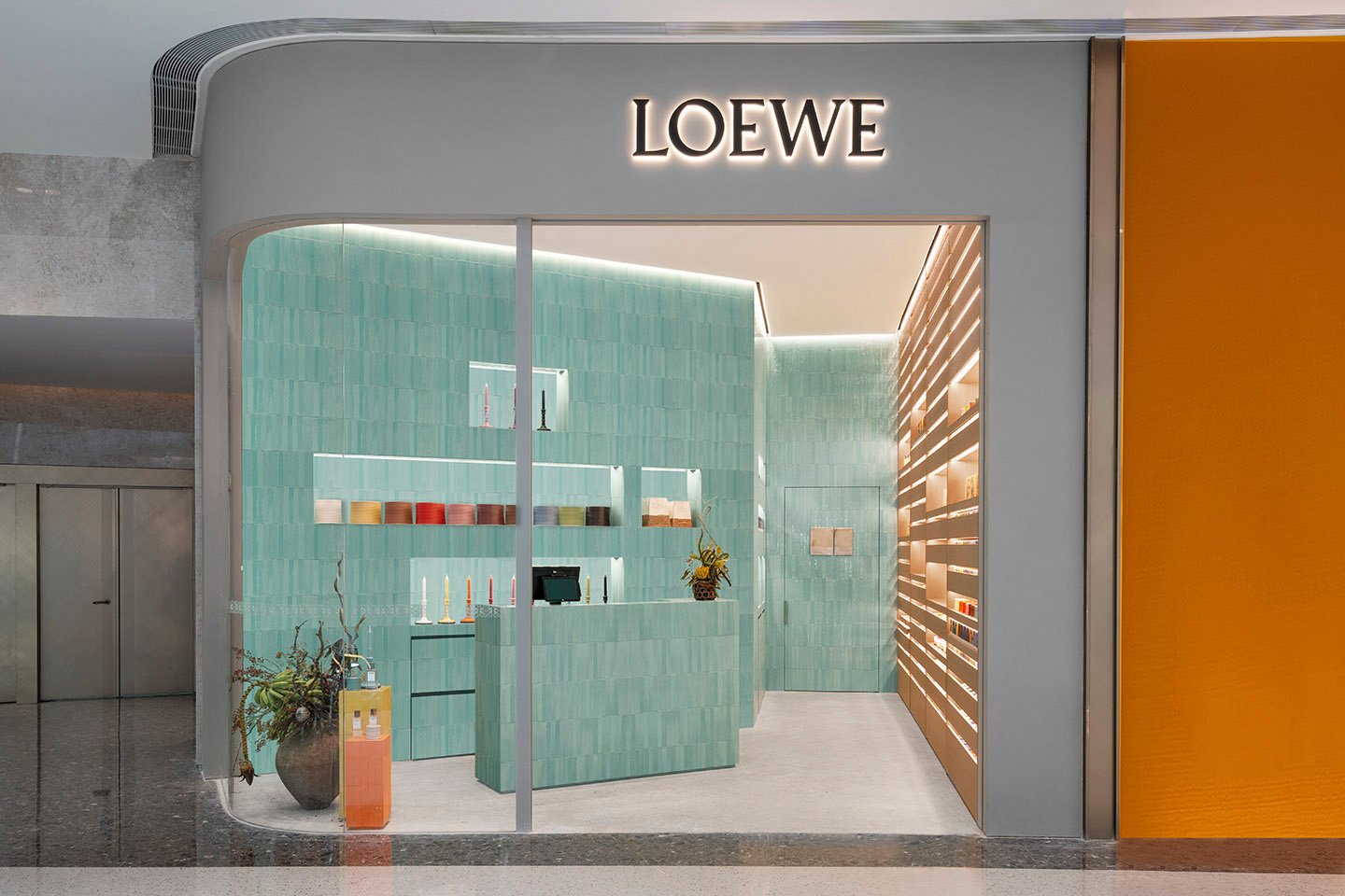 LOEWE Perfumes Hainan